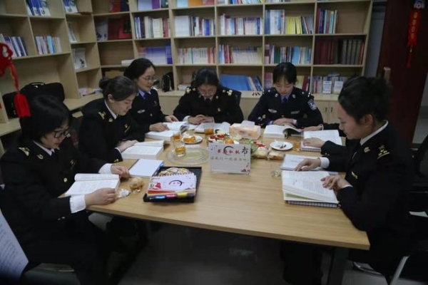 “书海红帆”为天保海关警员送祝福、展才艺-1.jpg