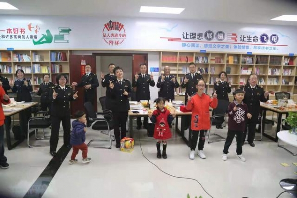 “书海红帆”为天保海关警员送祝福、展才艺-2.jpg