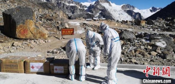 2020年拉萨海关验放对尼出口疫情防控物资4000余万件-1.jpg