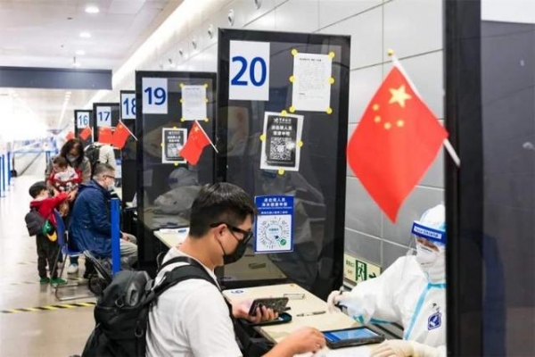 入境旅客通关只需55分钟！浦东机场海关添“神器”-4.jpg