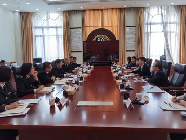 自治区商务厅厅长、口岸办主任蒋连生在南宁海关召开口岸工作座谈会-1.jpg