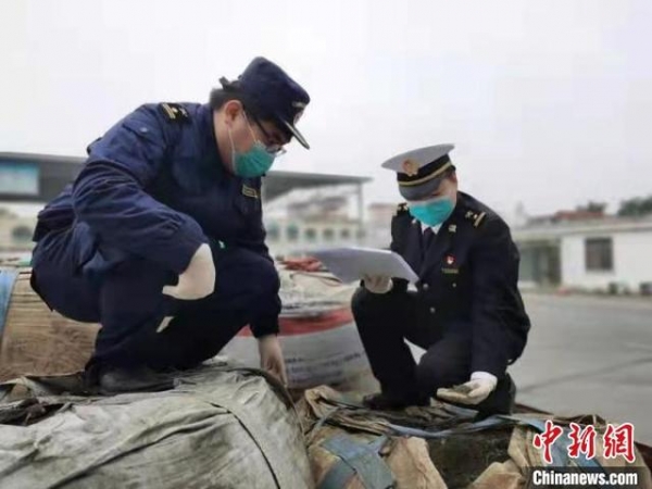 广西：水口海关退运45.62吨固体废物-1.jpg