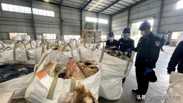 现场直击！20吨走私货物集中销毁，化妆品、电子产品100多万件-1.jpg