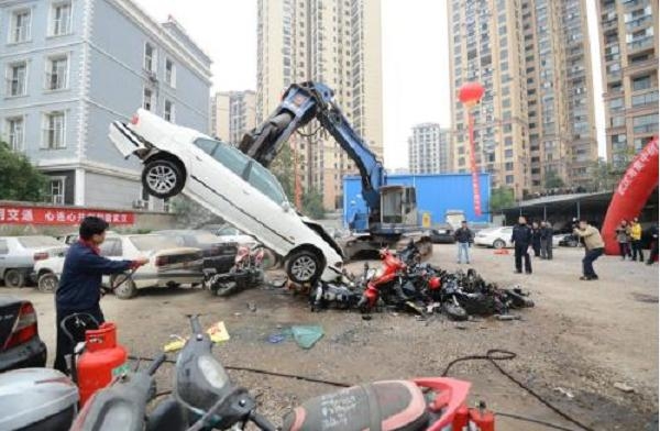 “走私车”能上牌吗？海关工作人员：不仅合法上路，价格还捡漏-3.jpg