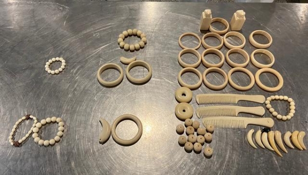 成都海关接连查获象牙制品，这些图片看着都痛心-1.jpg