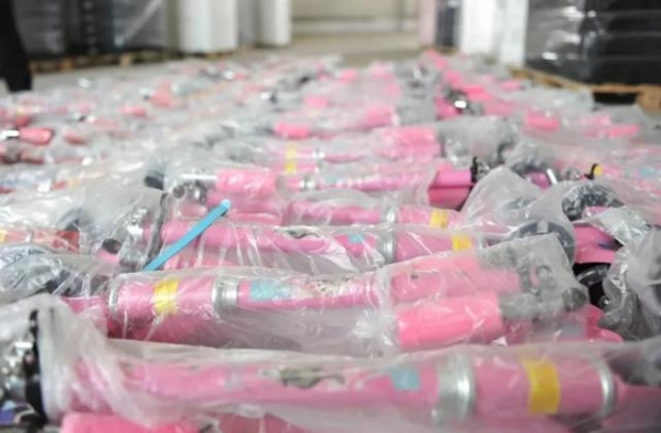 杭州海关查获196辆冒牌滑板车，涉侵犯“冰雪奇缘”“赛车总动员”著作权-1.jpg