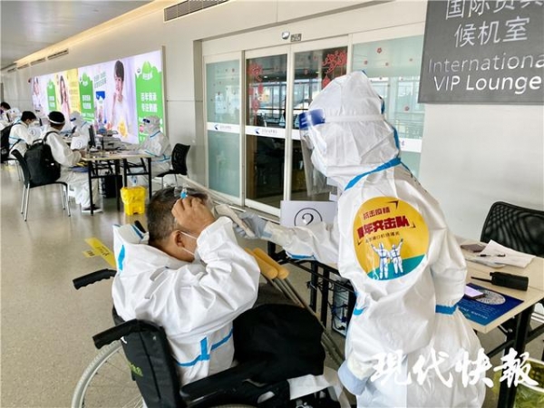 从青年到“50+”，南京禄口机场海关展现新时代“雷锋精神”-1.jpg