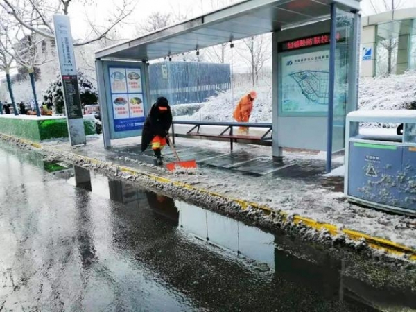 应对大雪 保税区连夜行动-9.jpg