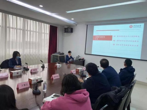 潍坊综合保税区组织召开外贸企业座谈会-2.jpg