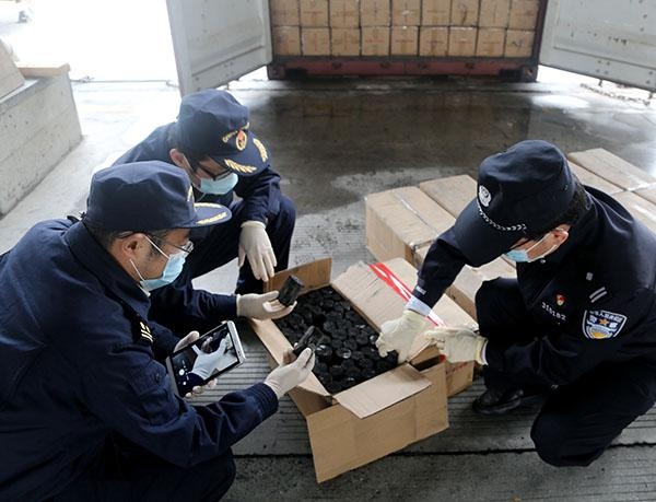 3千吨木炭至少需消耗1.5万吨木材 宁波海关摧毁伪报品名走私木炭团伙-1.jpg