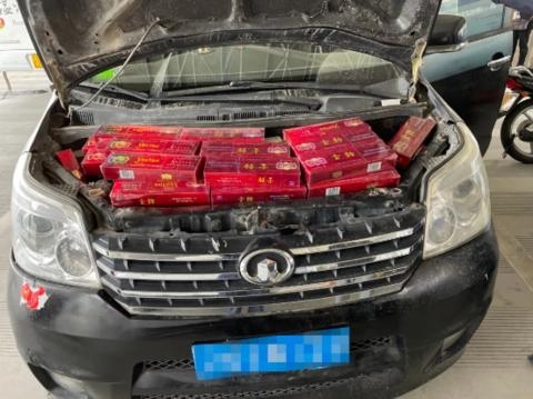 引擎盖下装满走私烟？瑞丽海关查获3起改装车夹藏香烟案-1.jpg