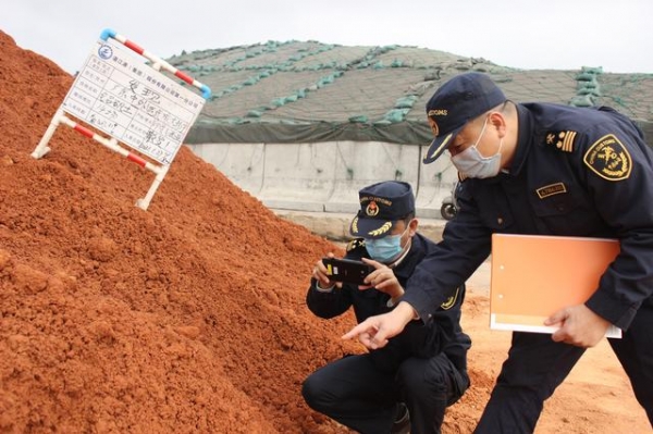 湛江海关高效保障5.1万吨进口铝矾土通关 破解企业生产原料紧缺难题-1.jpg