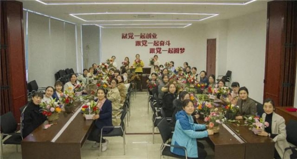 威海综合保税区举办“巾帼心向党 奋进新征程”主题演讲比赛-2.jpg