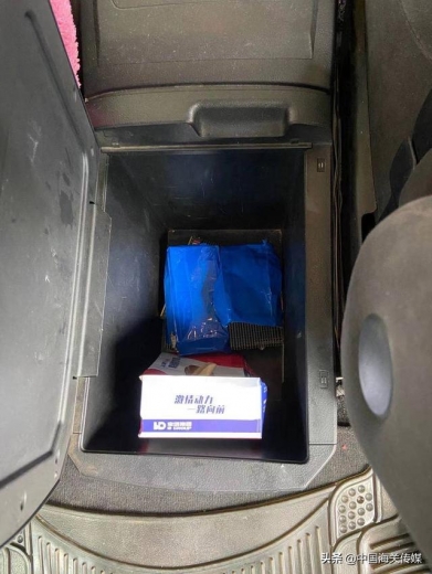 跨境司机利用车体夹藏535个内存条进境被查获-2.jpg