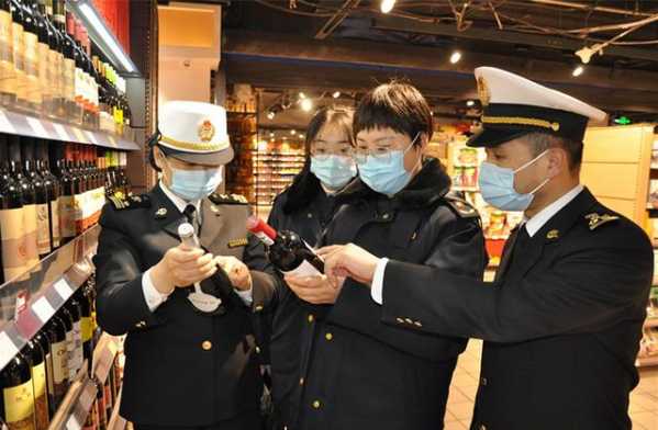 蓬莱市场监管局与海关联合开展排查进口商品行动-1.jpg