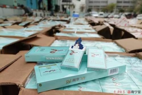南宁海关查获一起涉嫌走私香烟案 估值约970万元-2.jpg
