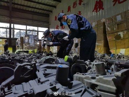 海关严防洋垃圾入境-2.jpg