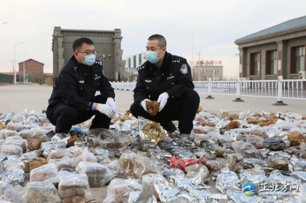 入境运煤车夹带走私冻品被海关查获-2.jpg