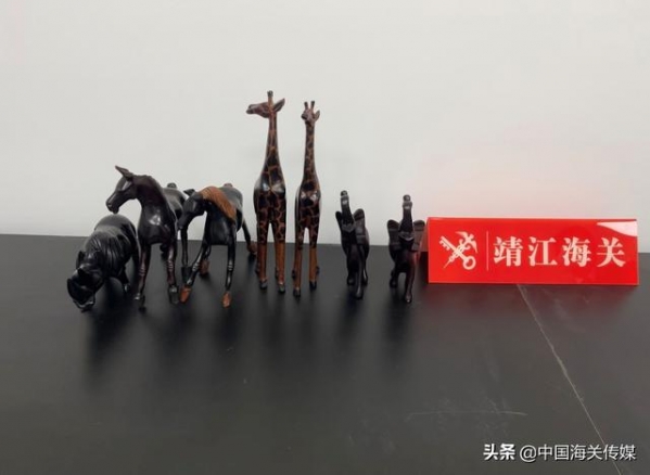 靖江海关查获一批濒危野生植物制品：刺猬紫檀-2.jpg