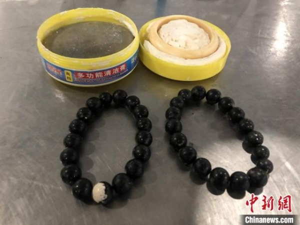 成都：旅客将象牙手串美“黑”携带入境被海关查获-1.jpg