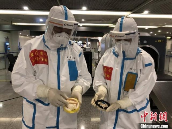 成都：旅客将象牙手串美“黑”携带入境被海关查获-3.jpg