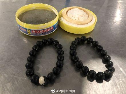 涂黑象牙“伪装”黑木手串企图入境？成都海关：查了-2.jpg