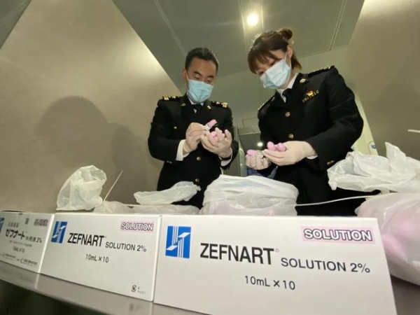 大连周水子机场海关查获违规进境电子烟弹18000支、药剂900支-4.jpg