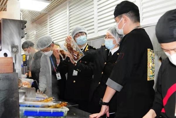 客流逐渐恢复，虹桥机场海关守空港口岸食品安全管理底线促回暖-1.jpg