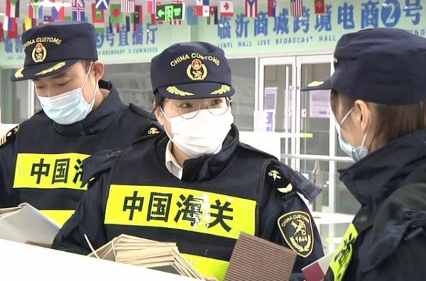 奋斗百年路 启航新征程 | 从“内货不出、外货不入”到“买全球、卖全球”-3.jpg