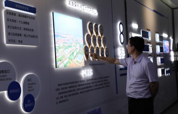 周军平到保税港区调研 为新型离岸国际贸易先行示范区挂牌做准备-4.jpg