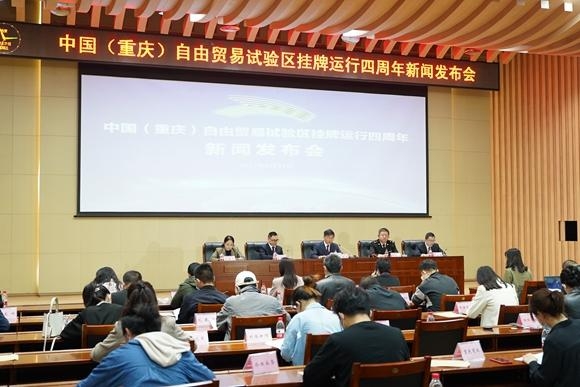 渝论场丨这块只占重庆1/1000面积的“试验田”为何能贡献7成进出口额？-4.jpg