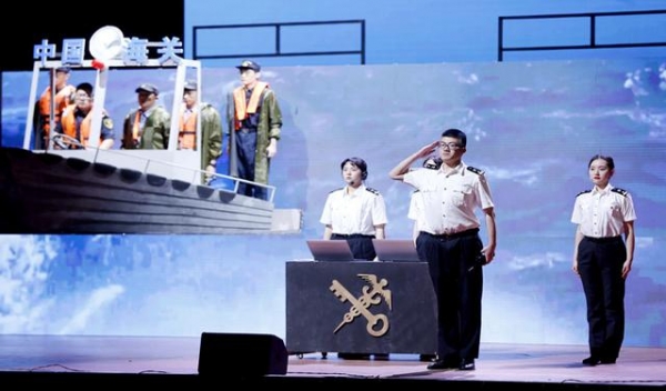 “关魂驻于心，使命永相承”，上海海关学院原创话剧“怒海雄关”讲述缉私英雄的故事-1.jpg
