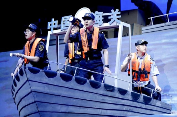 “关魂驻于心，使命永相承”，上海海关学院原创话剧“怒海雄关”讲述缉私英雄的故事-3.jpg