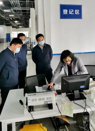 保税区领导深入企业调研推动疫苗接种工作-4.jpg