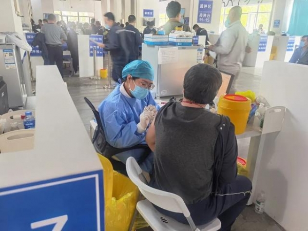白衣执甲 分秒必争-1.jpg