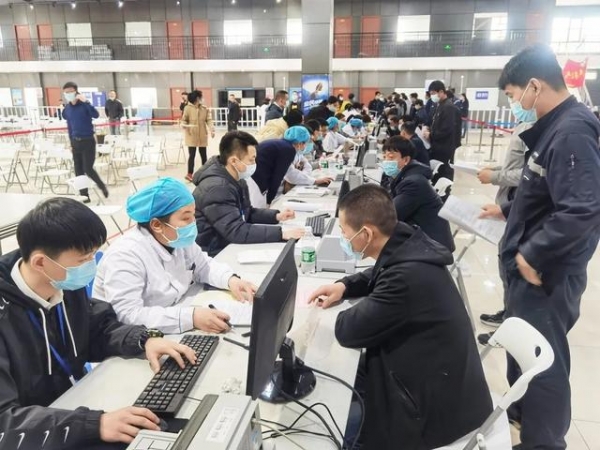 白衣执甲 分秒必争-11.jpg