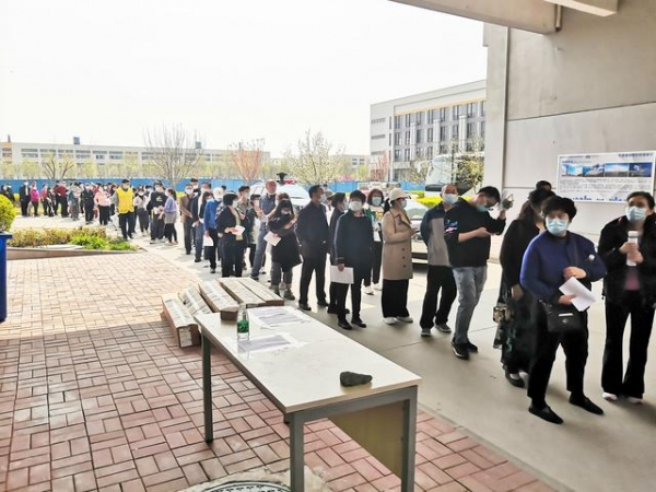 织牢疫苗接种防护网 社区办为居民提供“全程式服务”-2.jpg