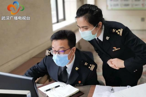 武汉海关推进加工贸易监管改革，为“光芯屏端网”产业注入新动能-1.jpg