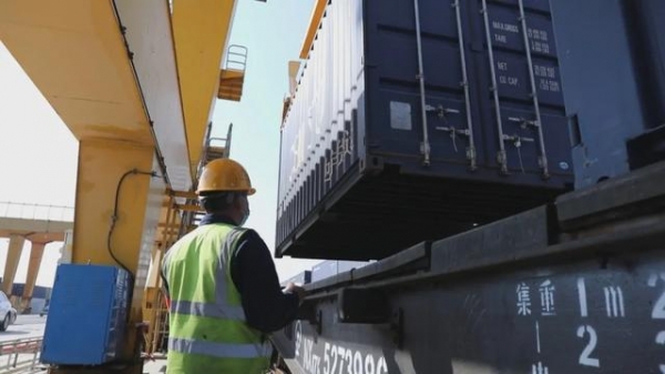 匠心服务化春雨 润企惠农细无声——霍尔果斯海关助力“三农”经济蓬勃发展-1.jpg