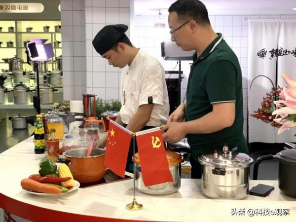 129届广交会 双喜纳客——喜迎珠海市进出口商会会长一行-4.jpg