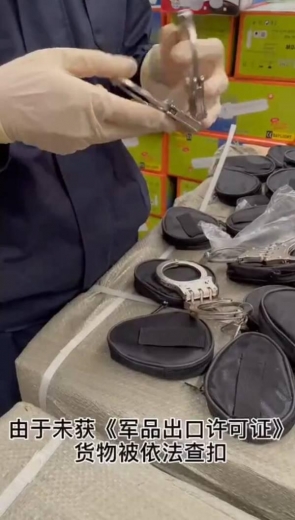 宁波海关依法查扣军品手铐200副-2.jpg