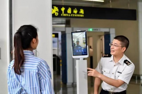 “三智”引领 |“智慧海关”无感通关-2.jpg