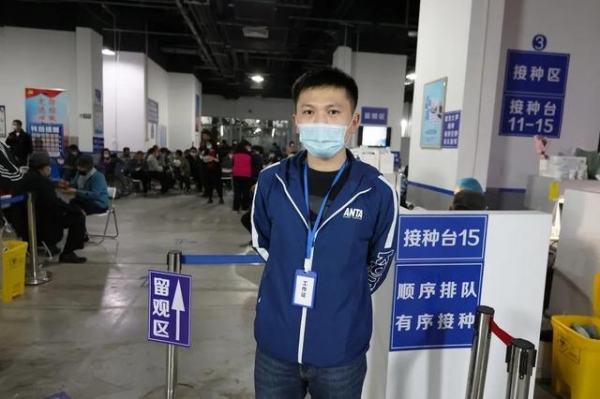 保税区金发疫苗接种点见闻：“你们笑起来真好看！”-9.jpg