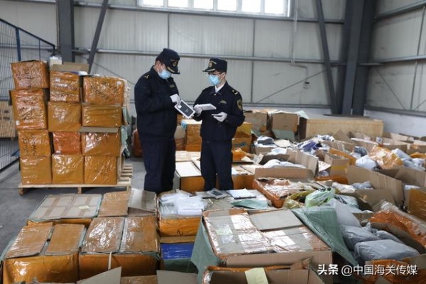 案值70万！重庆海关铁路口岸最大宗跨境电商侵权案件被查获-1.jpg
