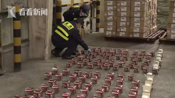 洋山海关查获涉嫌侵权汽车零部件万余件 涉及福特丰田本田-2.jpg
