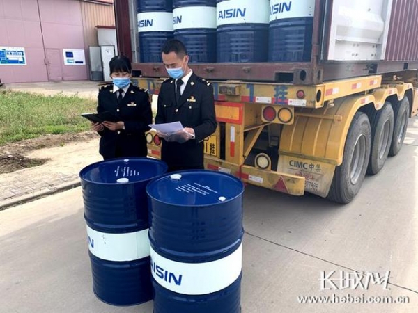 首批14吨，黄骅港海关首次开展进口齿轮油查验业务-1.jpg