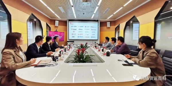 天津东疆保税港区税务局及东疆发展集团领导一行莅临达牛考察调研-3.jpg