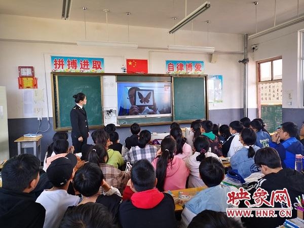 海关“微课堂”走进鲁山校园 宣传海关禁限知识-2.jpg
