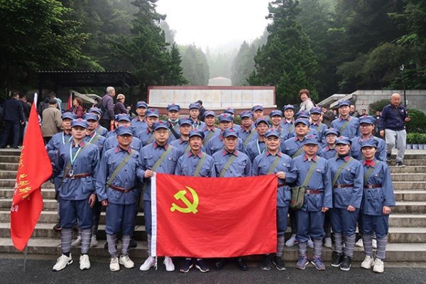 福保街道福田保税区深装总党总支“会师”井冈山-1.jpg