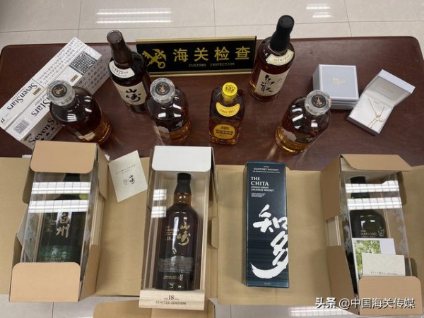超量携带烟酒进境要主动申报-1.jpg